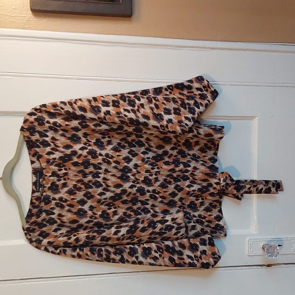 HARLOWE AND GRAHAM CHEETAH PRINT TOP SIZE MEDIUM